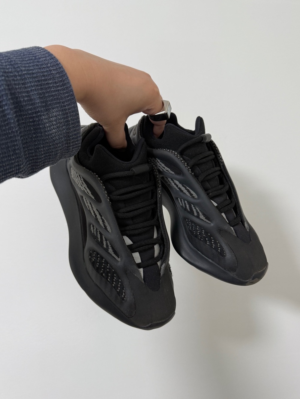 Yeezy Men's Black and Gray Low-Top Sneakers